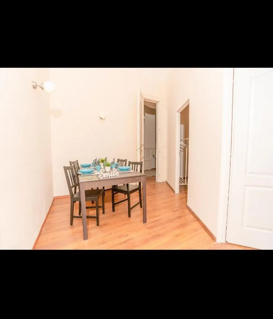 Kiraly Stret Gozsdu Apartment Budapest