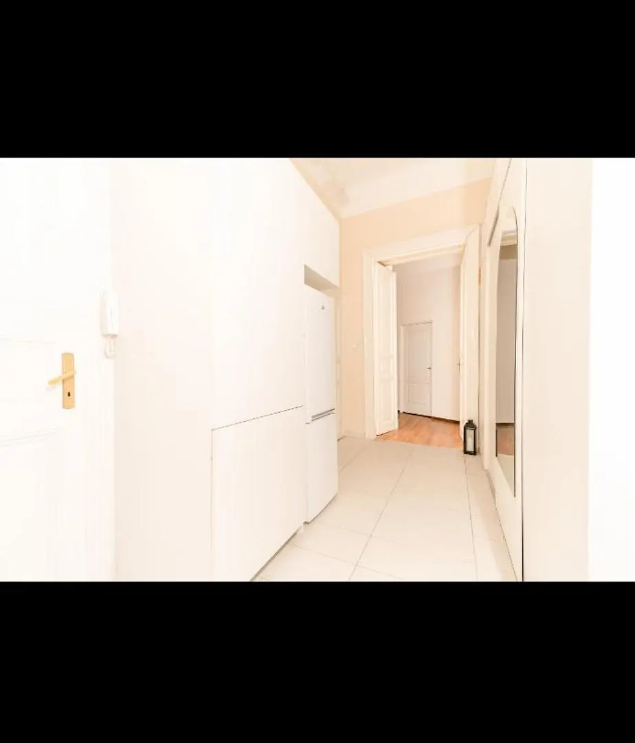 Kiraly Stret Gozsdu Apartment Budapest